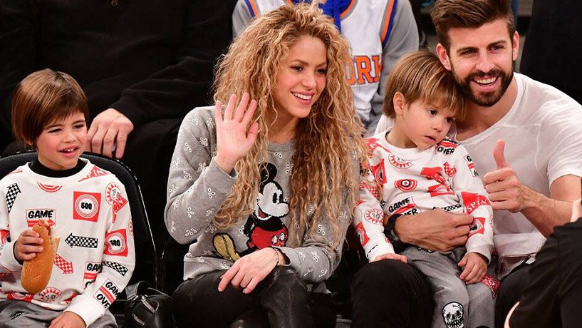 Gerarh Pique with his wife Shakira and two kids